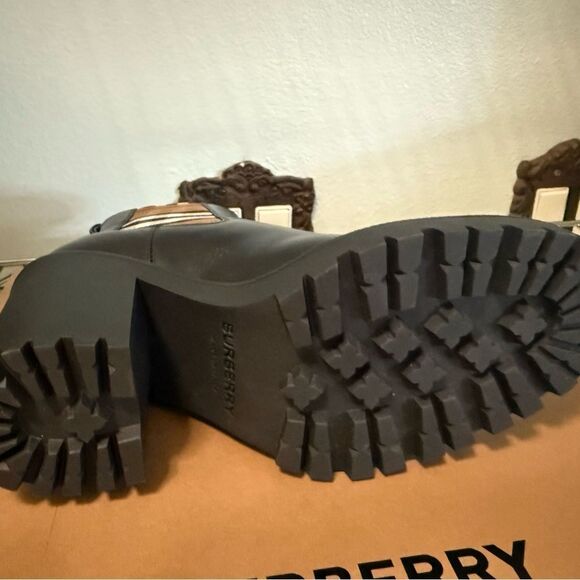 Burberry Black Women's Boots brand new with box size 5 - Picture 3 of 8